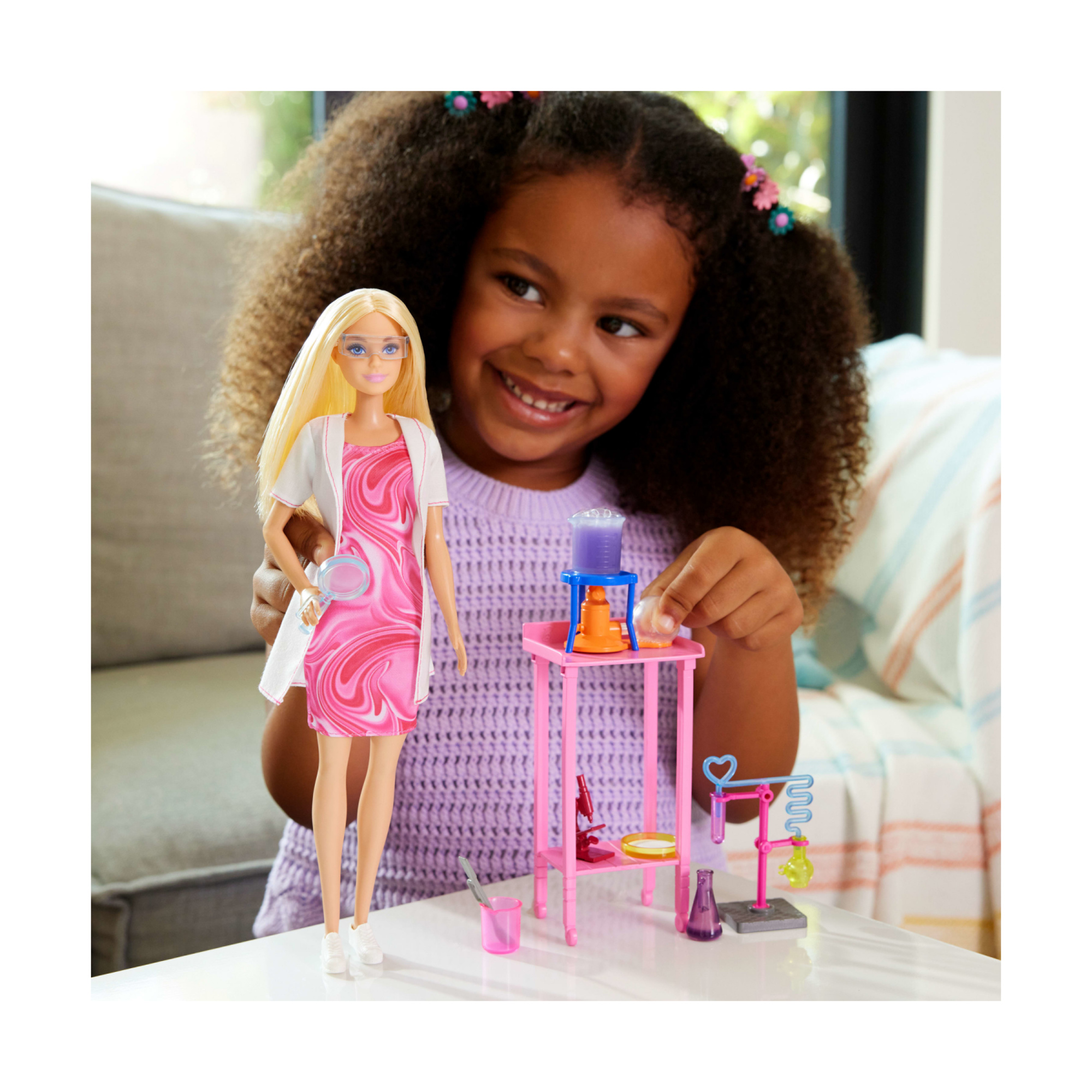 Barbie carriere - scienziata, set bambola bionda con camice bianco da laboratorio e accessori inclusi - Barbie