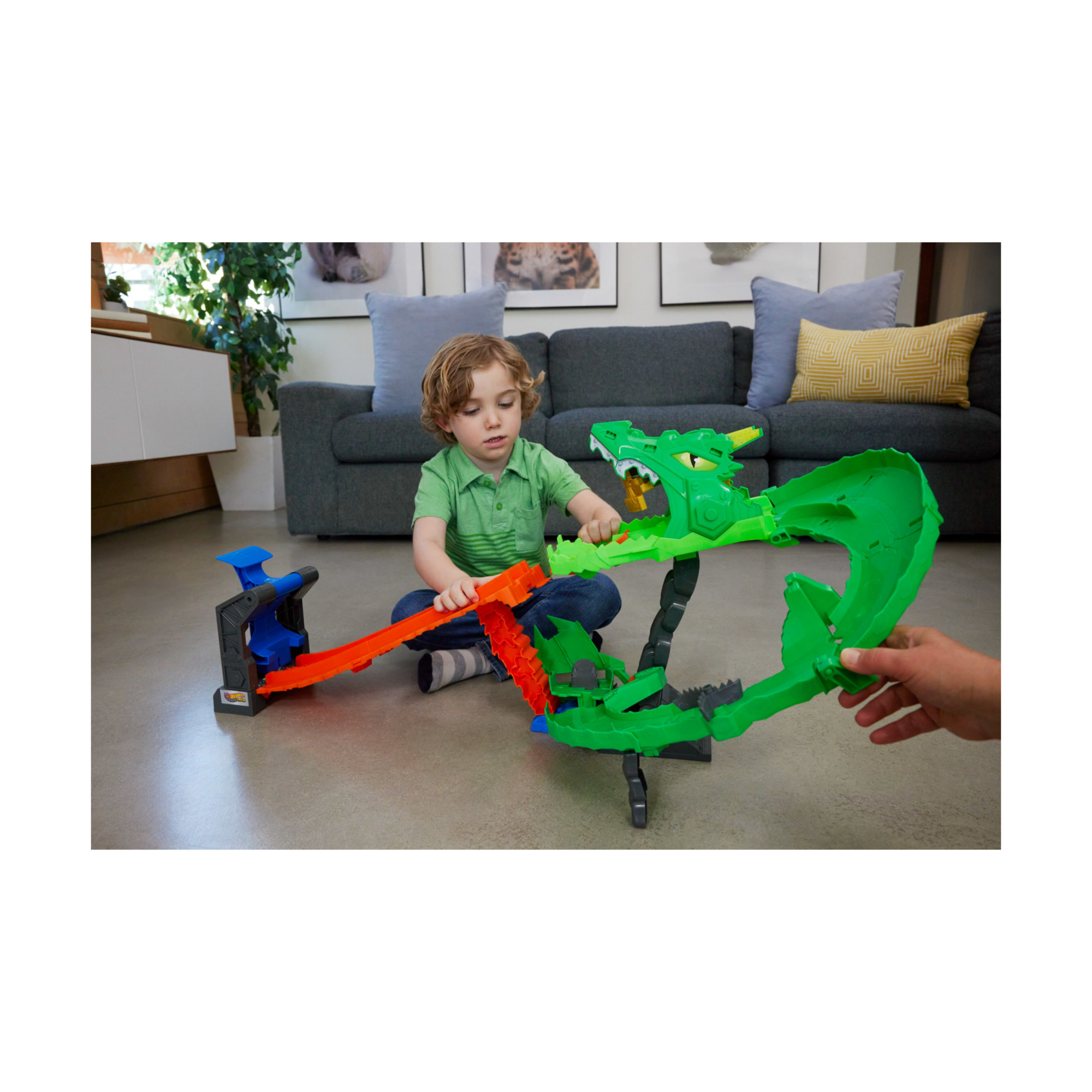 Hot wheels monster trucks - demolizione del drago, pista con deviatore e drago cyborg da sconfiggere, due veicoli inclusi - Hot Wheels