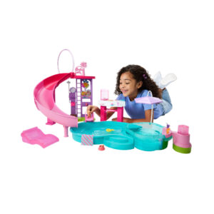 Barbie - piscina dei sogni, set con 6 aree di gioco tra cui scivolo e idromassaggio, cuccioli, galleggianti e 20 accessori - Barbie