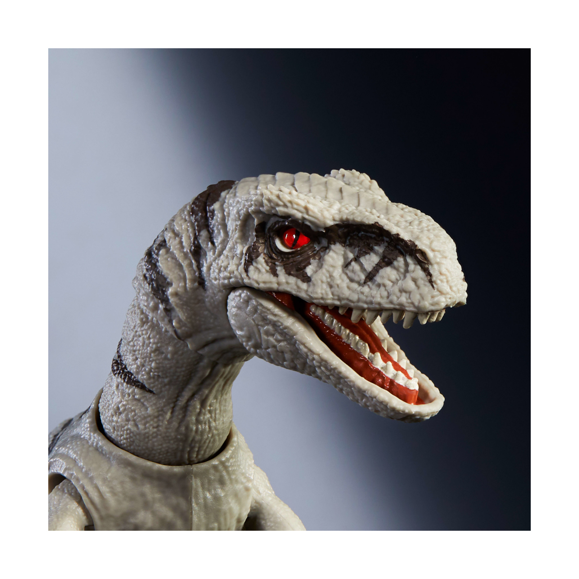 Mattel jurassic world hammond collection - ghost l'atrociraptor, dinosauro articolato con occhi in vetro e design ispirato al film - Jurassic World