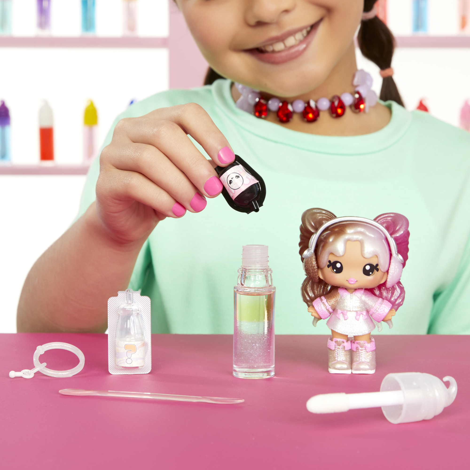 Yummiland serie 2 - bambola assortita singola lip gloss con kit fai-da-te - YUMMILAND