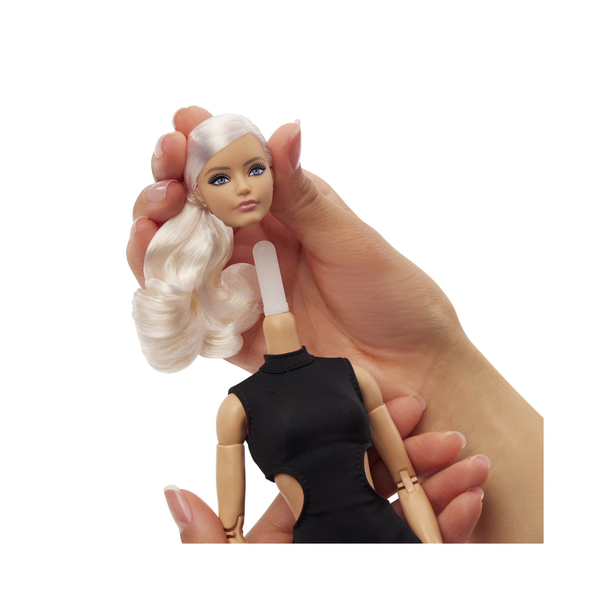 Barbie signature - barbie basics modello 02, bambola da collezione bionda, mini abito e stivali da gladiatrice neri, vestibilità universale - Barbie