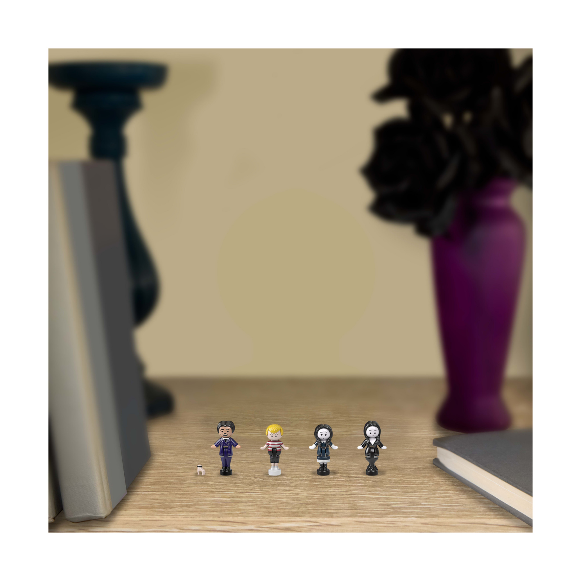 ​polly pocket - la famiglia addams, cofanetto in edizione speciale da collezione, con 4 bambole dei personaggi principali e 10 accessori - Polly Pocket