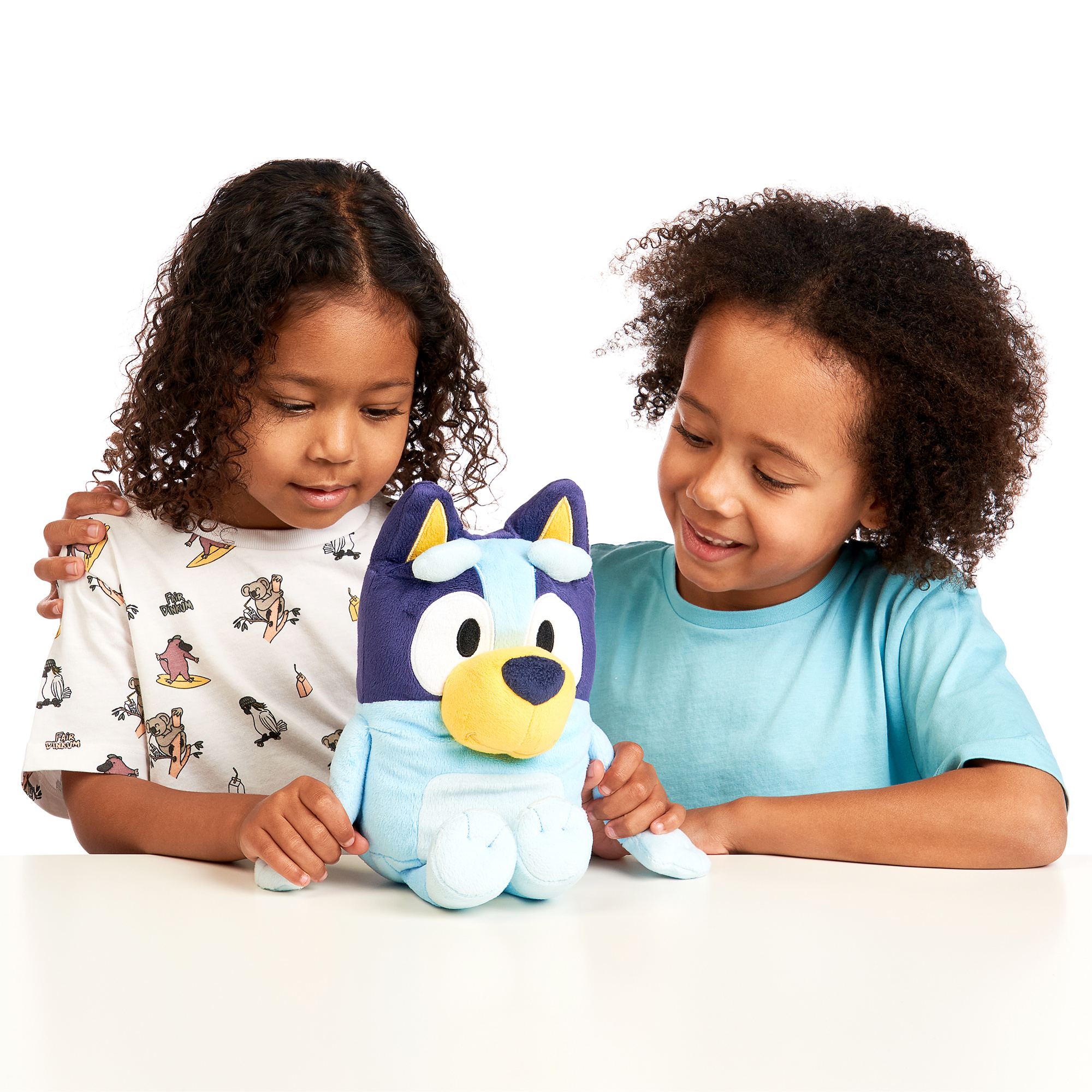 Bluey - peluche alto 33 cm con funzioni parla e canta - BLUEY