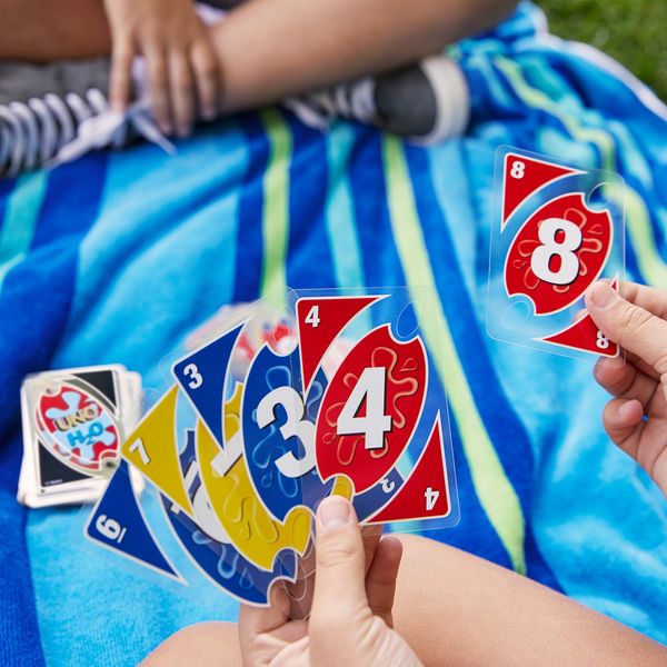 Uno h2o to go - gioco di carte impermeabile per tutta la famiglia - MATTEL GAMES, UNO