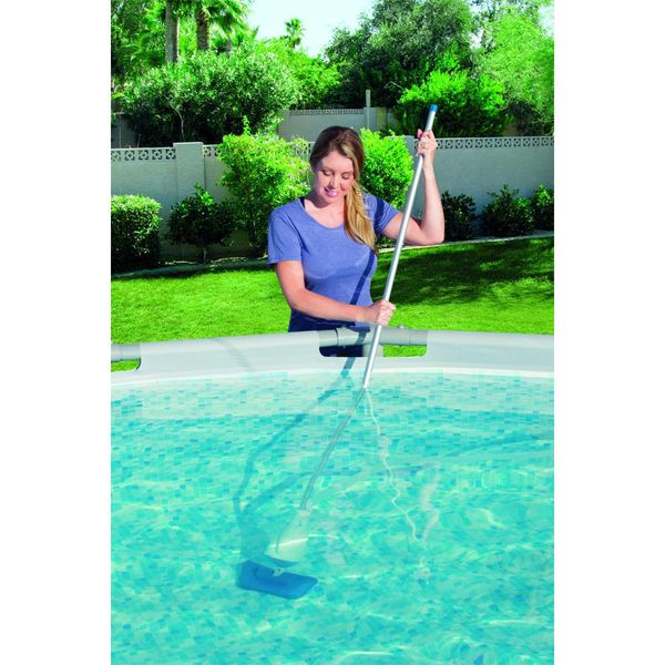 Bestway aspiratore funziona con pompe da 2.006 lt/h e superiori, tubo da mt. 6 e mm. 32  di diametro incluso, ideale per tutte le piscine, asta in alluminio in 4 sezioni, 3 adattatori - Bestway