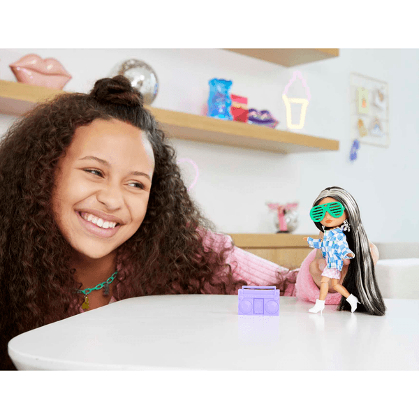 Barbie-extra minis mini bambola articolata con giacca a quadri e morbidi capelli bicolore, giocattolo per bambini 3+ anni, hgp64 - Barbie