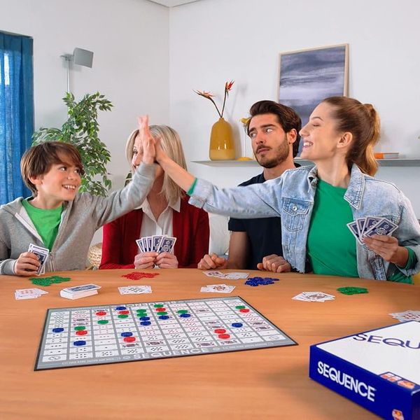 Sequence: il gioco da tavolo strategico per famiglie e amici, divertente e stimolante - 7+ anni - 2-12 giocatori - GOLIATH