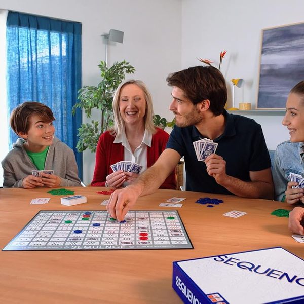 Sequence: il gioco da tavolo strategico per famiglie e amici, divertente e stimolante - 7+ anni - 2-12 giocatori - GOLIATH