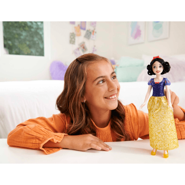 Disney princess - biancaneve bambola snodata, con capi e accessori scintillanti ispirati al film disney, giocattolo per bambini, 3+ anni, hlw08 - DISNEY PRINCESS, Disney