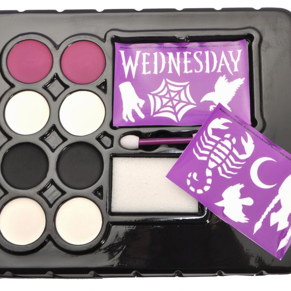 Make up halloween mercoledi addams con stancil sagomati - CIAO