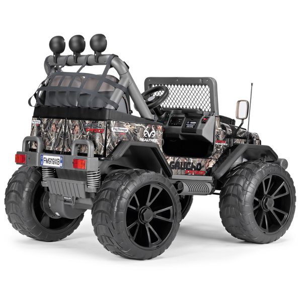 Fuoristrada gaucho pro realtree™ - peg perego il fuoristrada elettrico per un livello superiore di gioco e prestazioni su tutti i terreni! ruote gommate e 2 motori silenziosi con una potenza di ben 840w. 6 anni + - Peg Perego