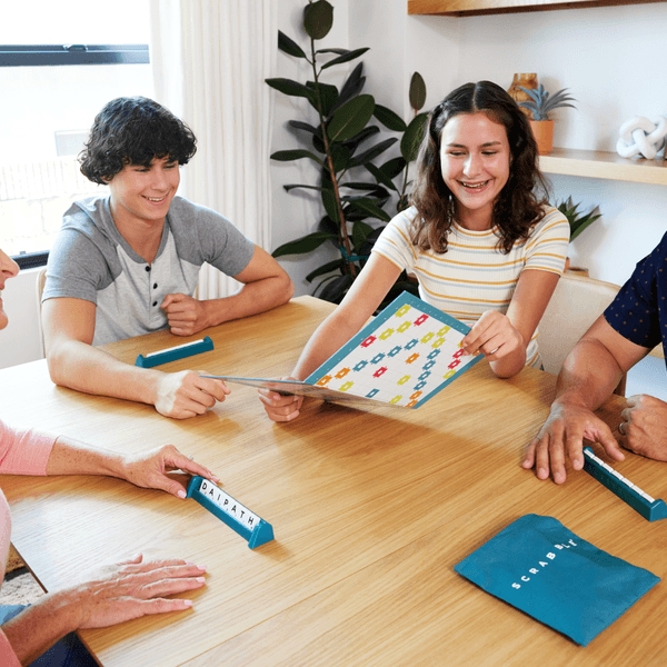 Scrabble - il gioco da tavolo delle parole, nuova versione con doppio tabellone e modalità parole di squadra - MATTEL GAMES, SCARABEO