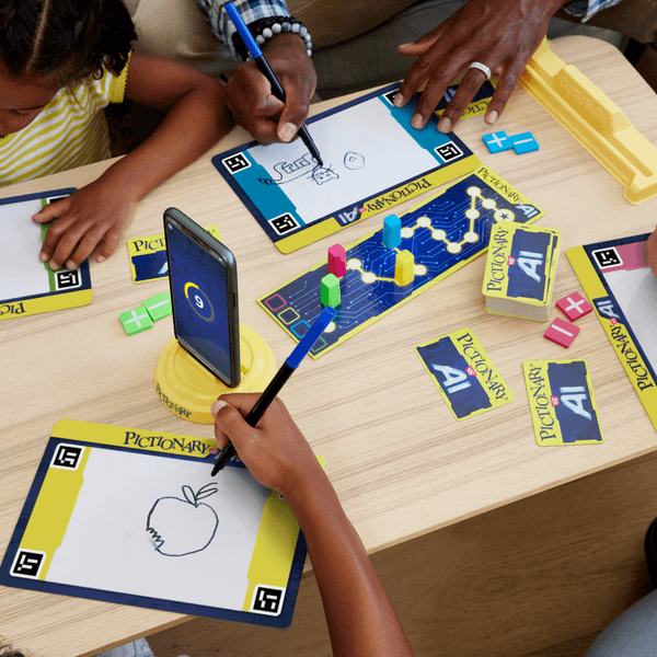 Pictionary vs. ai - la nuova versione di pictionary con l'intelligenza artificiale, i giocatori disegnano e l'ia indovina - MATTEL GAMES, PICTIONARY