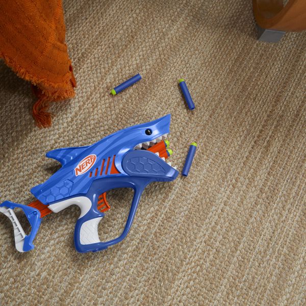 Nerf junior wild - sharkfire, blaster a forma di squalo, facile da usare - NERF