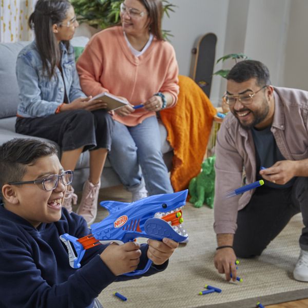 Nerf junior wild - sharkfire, blaster a forma di squalo, facile da usare - NERF