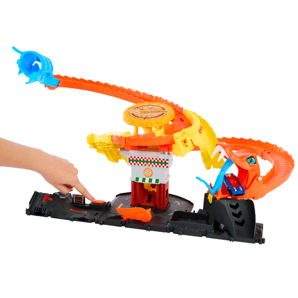Hot wheels - attacco del cobra in pizzeria, playset con pista a spirale e funzione a scomparsa casuale con 3 percorsi, veicolo incluso - Hot Wheels
