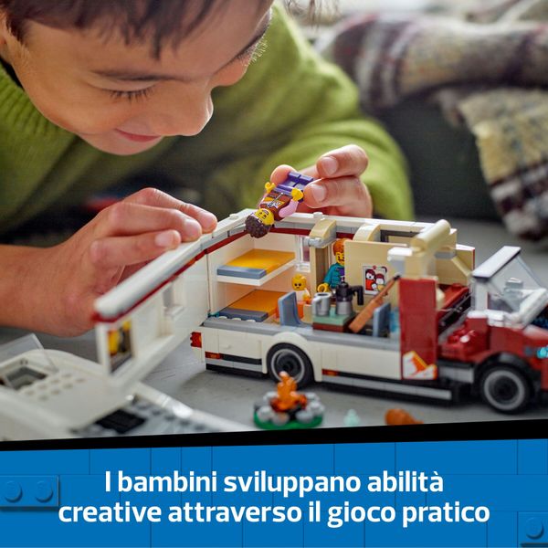 Lego city 60454 camper van delle vacanze d’avventura, veicolo giocattolo con 3 minifigure e accessori, giochi per bambini 6+ - LEGO CITY, LEGO