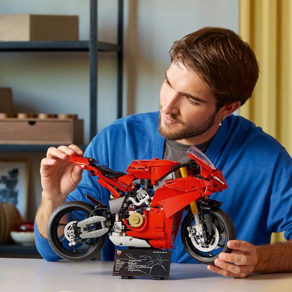 Lego technic 42202 motocicletta ducati panigale v4 s, modello per adulti da collezione, idea regalo uomo o donna fan delle moto - LEGO TECHNIC, LEGO