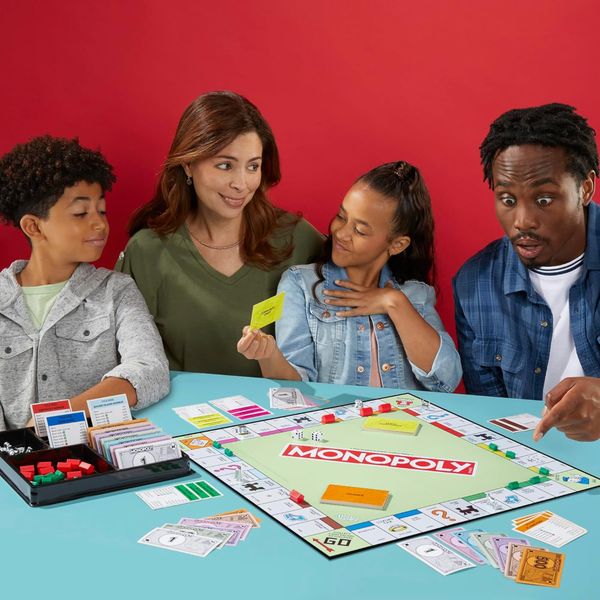 Monopoly classico edizione 2025: il classico gioco da tavolo di affari e investimenti – 2-6 giocatori – 8+ - MONOPOLY