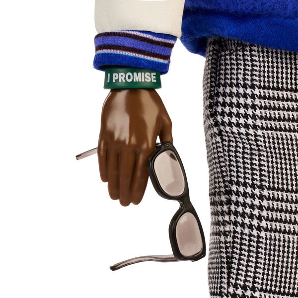 Barbie signature -  lebron james kenbassadors, bambola da collezione del campione nba con giacca in stile college e accessori inclusi - Barbie