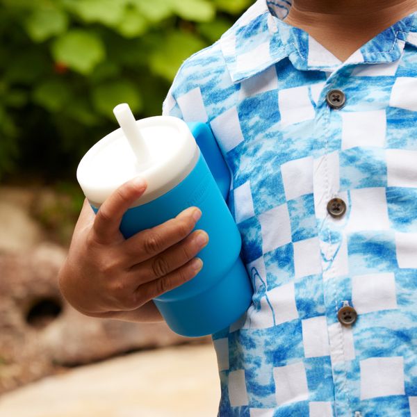 Bicchierino assortito in silicone morbido per bambini - primo bicchiere con beccuccio - INFANTINO