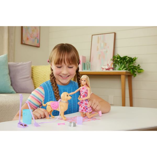 Barbie - barbie e cucciolo bisognini, set con bambola bionda barbie "malibu", cucciolo e accessori per la passeggiata inclusi - Barbie
