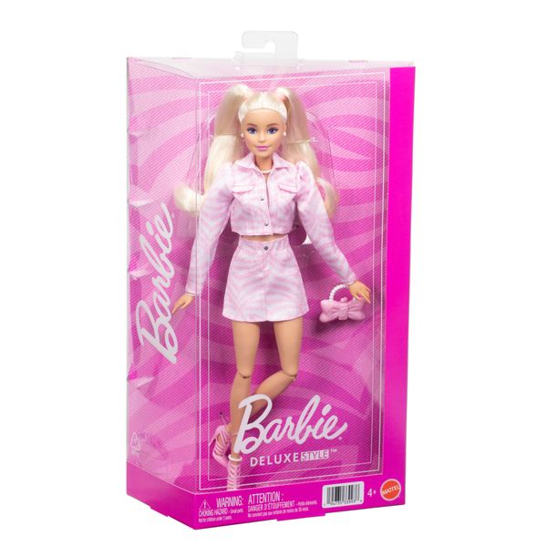Barbie - deluxe style denim rosa, bambola con giacca e gonna coordinate con accessori come pochette a fiocco e perle inclusi - Barbie