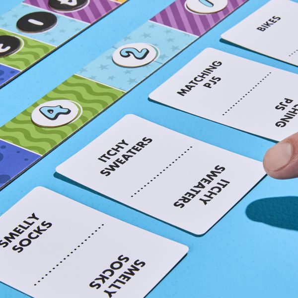 Priorities family – gioco da tavolo per famiglie e amici, divertente e coinvolgente - HASBRO GAMING