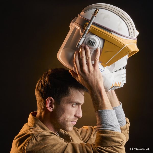 Hasbro star wars the black series, casco elettronico del comandante clone cody – articolo per roleplay per adulti - Star Wars
