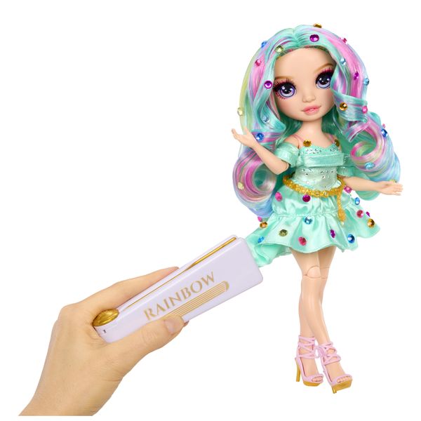 Rainbow high be dazzling - celine turquoise - bambola fashion color verde acqua da 28 cm con decori, gemme scintillanti e accessori per lo styling - Rainbow High