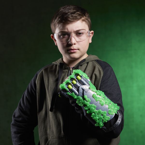 Hasbro marvel studios, avengers: doomsday, dottor destino, doomglow blaster nerf - Avengers