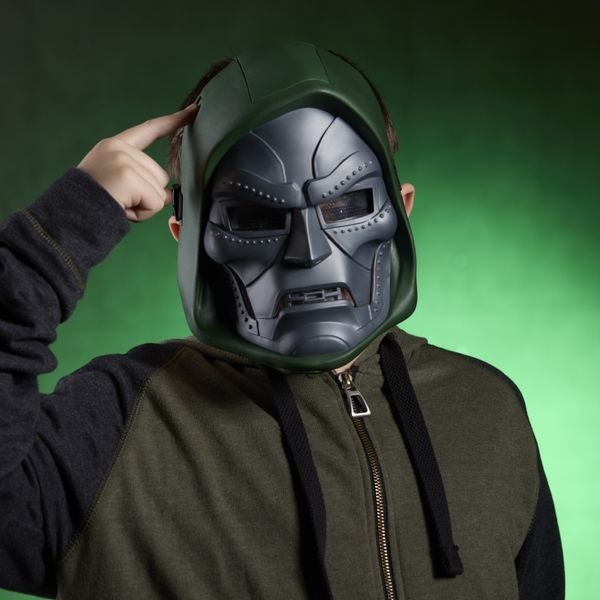 Hasbro marvel studios, avengers: doomsday, maschera con effetto ondata di potere del dottor destino - Avengers