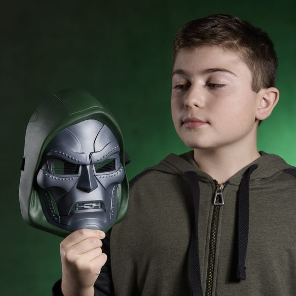 Hasbro marvel studios, avengers: doomsday, maschera con effetto ondata di potere del dottor destino - Avengers
