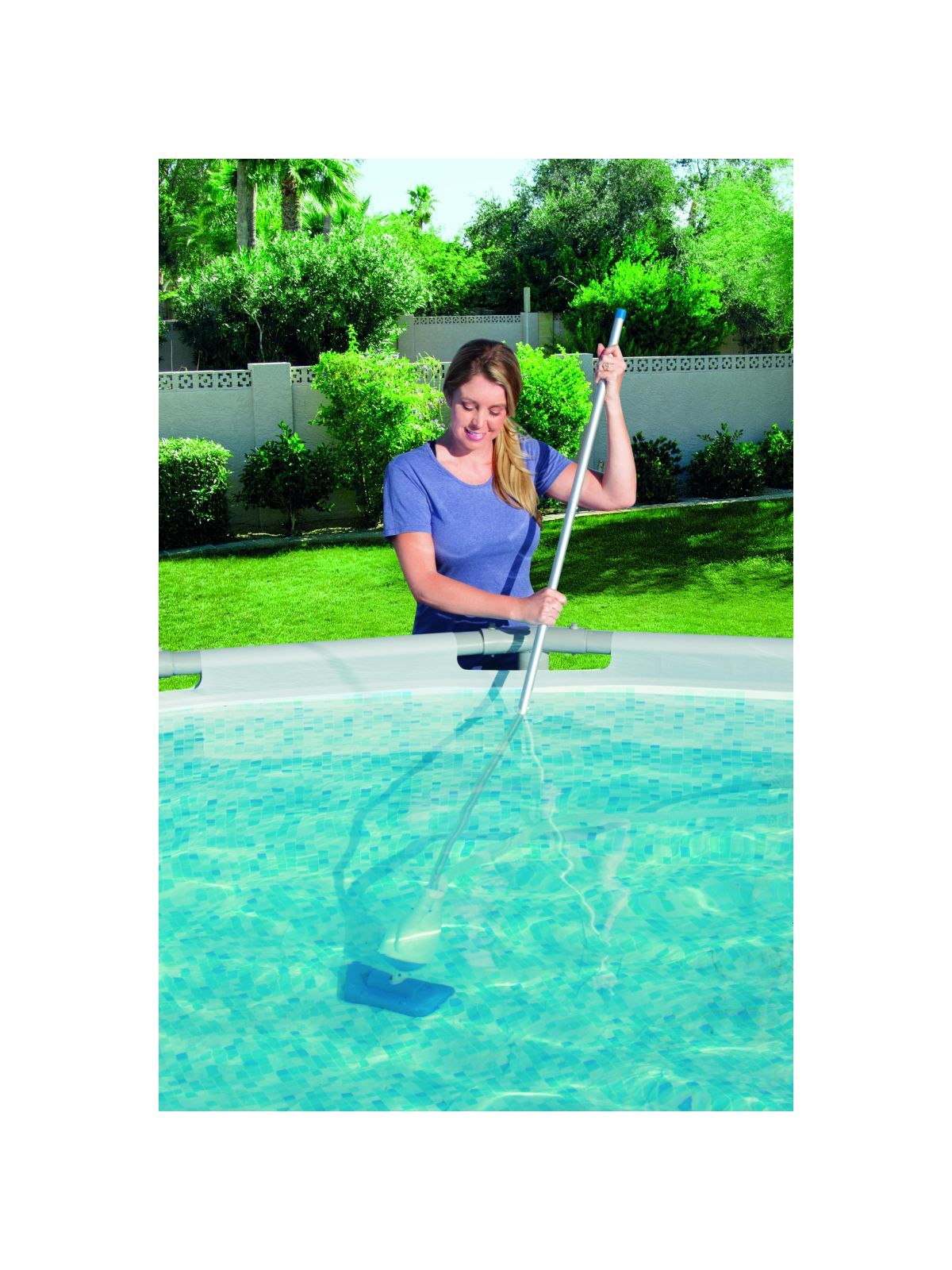 Bestway aspiratore funziona con pompe da 2.006 lt/h e superiori, tubo da mt. 6 e mm. 32  di diametro incluso, ideale per tutte le piscine, asta in alluminio in 4 sezioni, 3 adattatori - Bestway