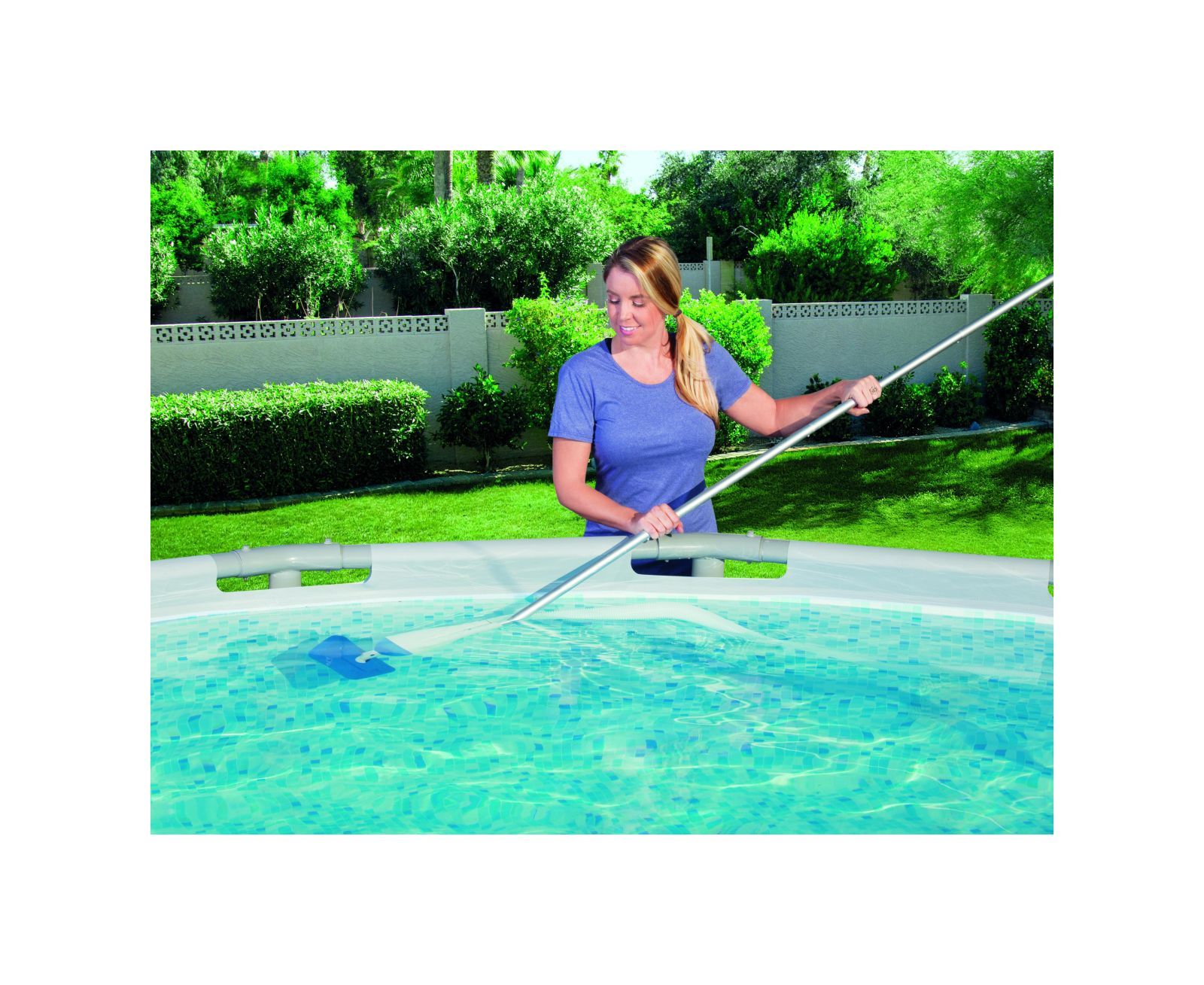 Bestway aspiratore funziona con pompe da 2.006 lt/h e superiori, tubo da mt. 6 e mm. 32  di diametro incluso, ideale per tutte le piscine, asta in alluminio in 4 sezioni, 3 adattatori - Bestway