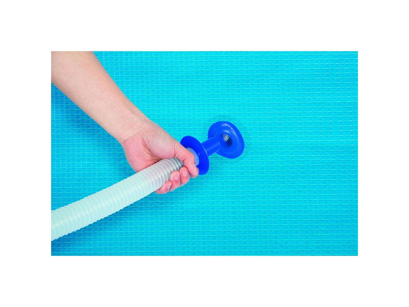 Bestway aspiratore funziona con pompe da 2.006 lt/h e superiori, tubo da mt. 6 e mm. 32  di diametro incluso, ideale per tutte le piscine, asta in alluminio in 4 sezioni, 3 adattatori - Bestway
