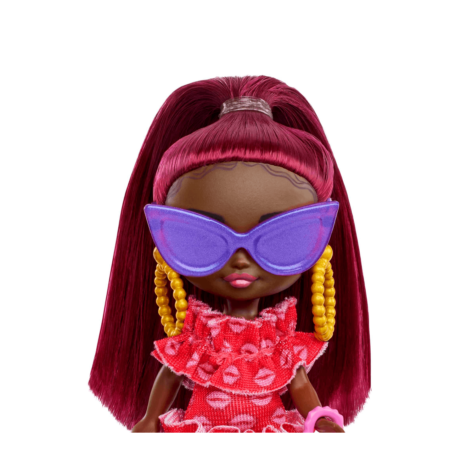 Barbie - barbie extra mini minis, bambola con capelli bordeaux e occhiali da sole, abito rosso con volant, vestiti e accessori, giocattolo per bambini, 3+ anni, hln47 - Barbie