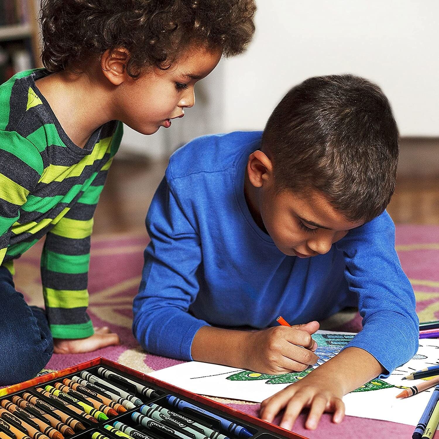 Crayola valigetta colori arcobaleno - kit creativo con 140 pezzi assortiti, età consigliata: 5-10 anni - CRAYOLA