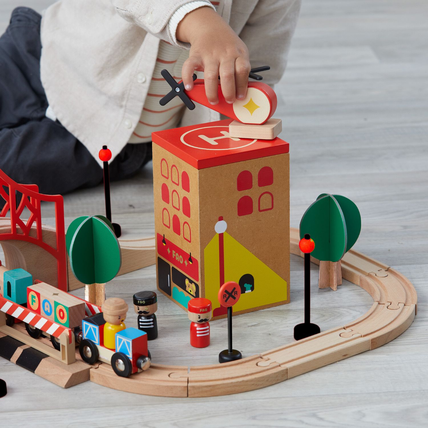 Playset trenino con pista e città - FAO Schwarz