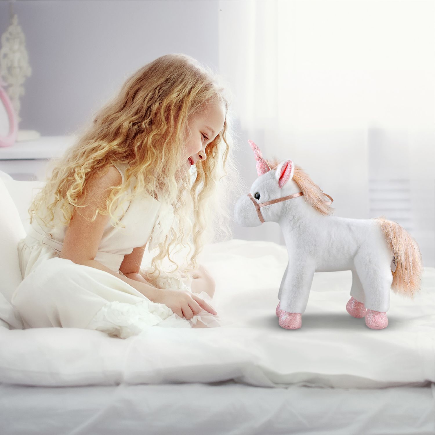 Unicorno di peluche con pelliccia glitter 30 cm - FAO Schwarz