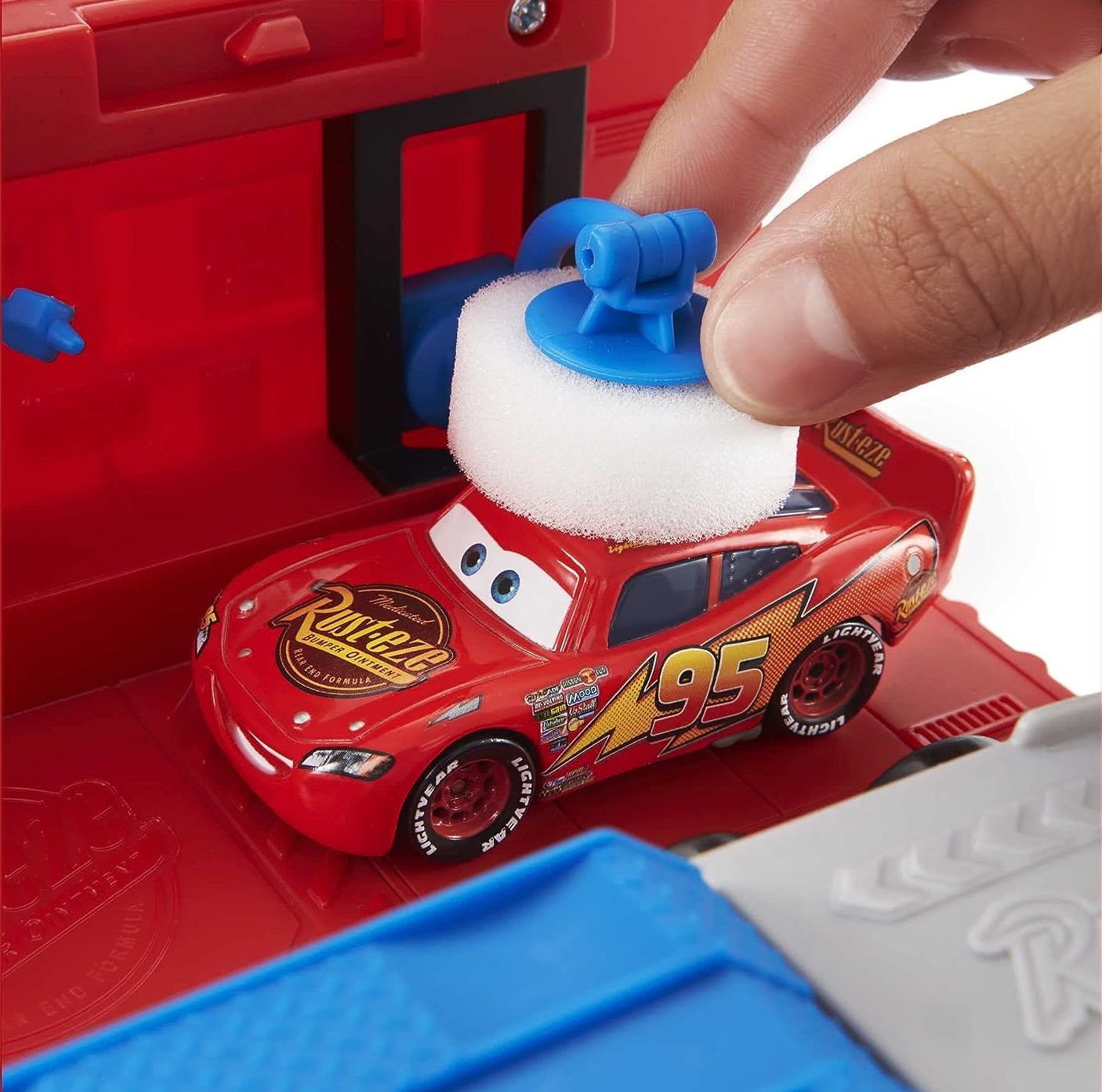Disney pixar cars - mack trasformabile playset, giocattolo 2 in 1 con camion e officina per la messa a punto, con lanciatore, ponte , giocattolo per bambini 3+ anni - Cars