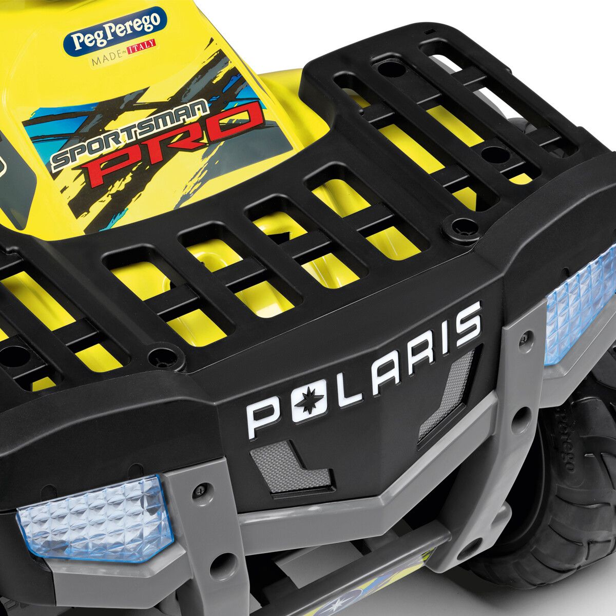 Polaris sportsman pro citrus - peg perego-  l’emozione di guidare un quad elettrico con prestazioni di alto livello su tutti i terreni. ruote gommate e 2 motori silenziosi con una potenza di ben 840w. 6 anni +. - Peg Perego