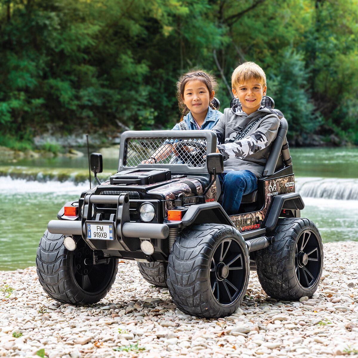 Fuoristrada gaucho pro realtree™ - peg perego il fuoristrada elettrico per un livello superiore di gioco e prestazioni su tutti i terreni! ruote gommate e 2 motori silenziosi con una potenza di ben 840w. 6 anni + - Peg Perego