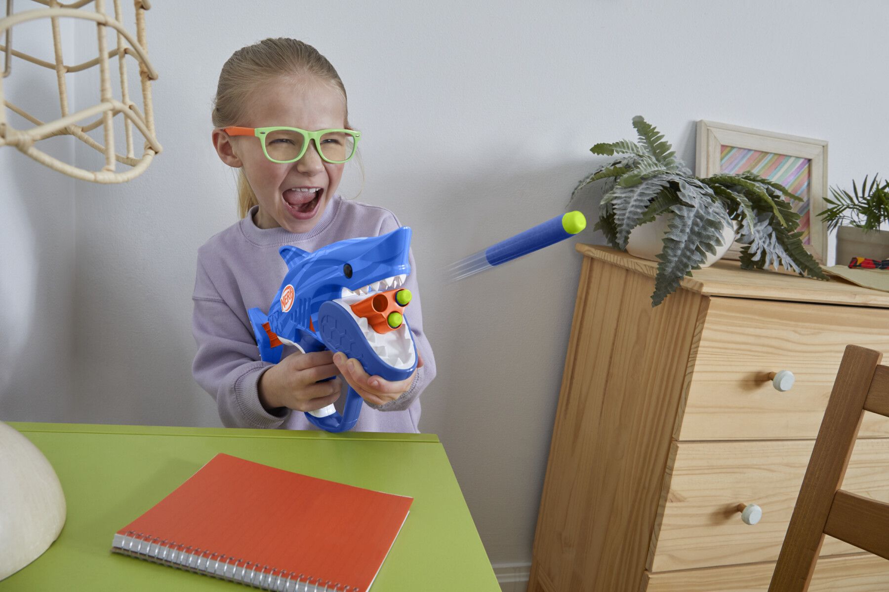 Nerf junior wild - sharkfire, blaster a forma di squalo, facile da usare - NERF