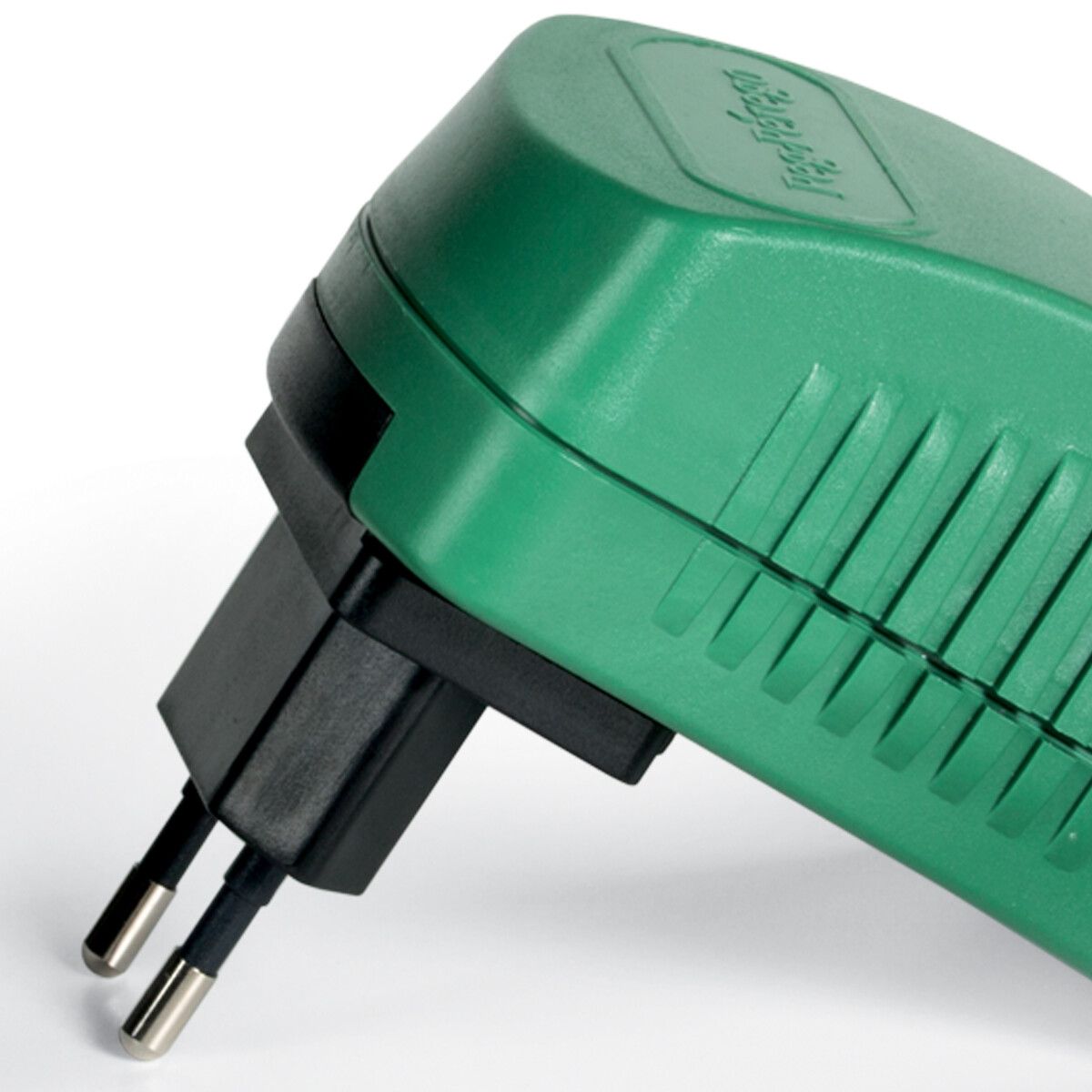 Caricabatteria 6v con spina intercambiabile (eu/gb) e spinotto jack per batterie peg perego - Peg Perego