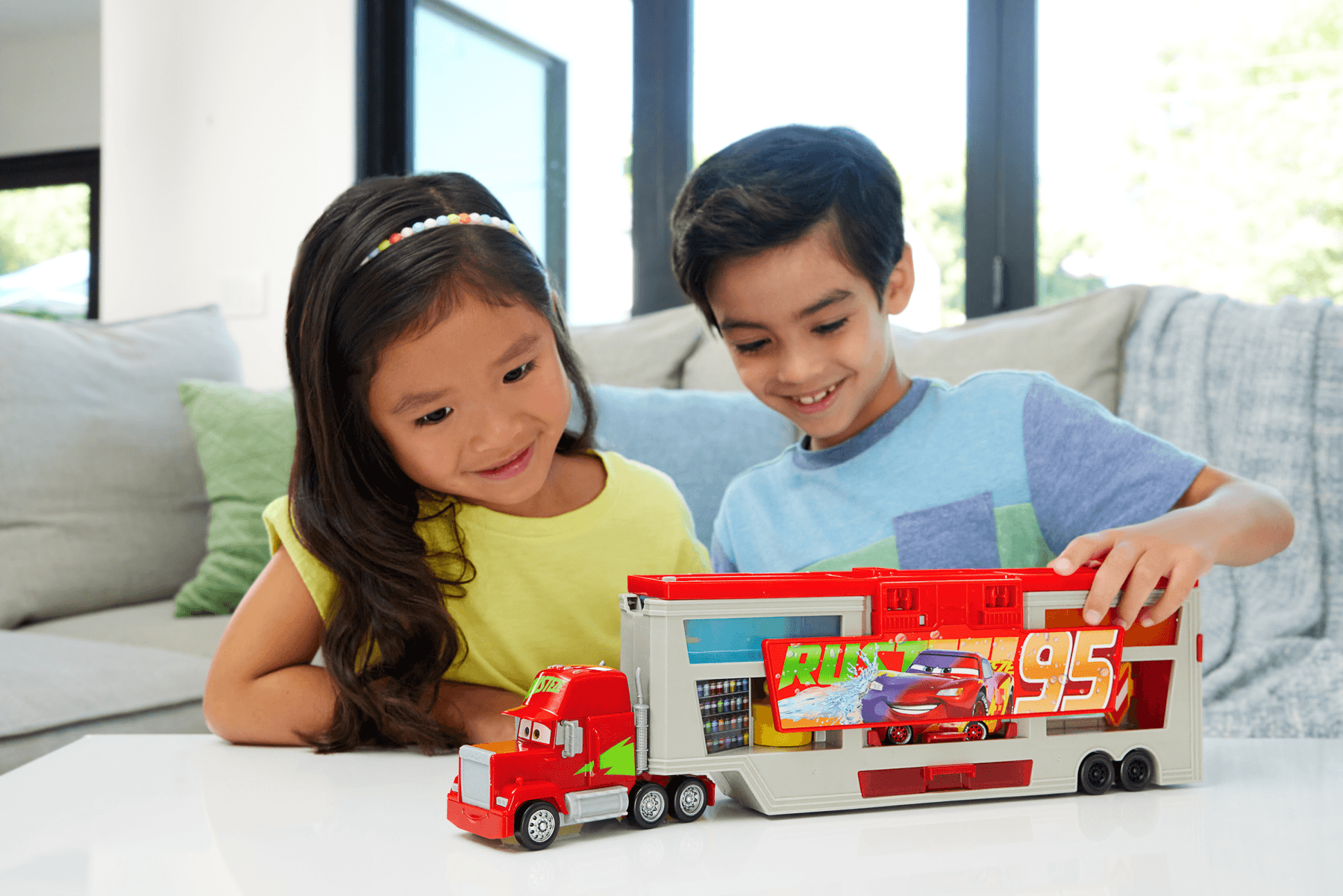 Cars - mack officina cambia colore, playset con truck e saetta mcqueen trasformabili - Cars, Disney