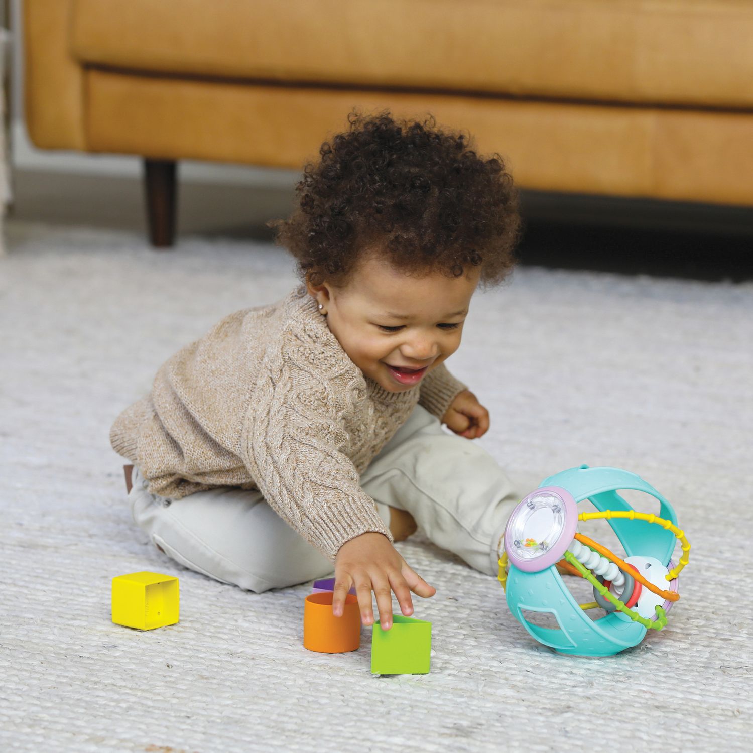 Palla attività con formine - sviluppa motricità e coordinazione - colori vivaci - da 6 mesi - b-kids - B-KIDS