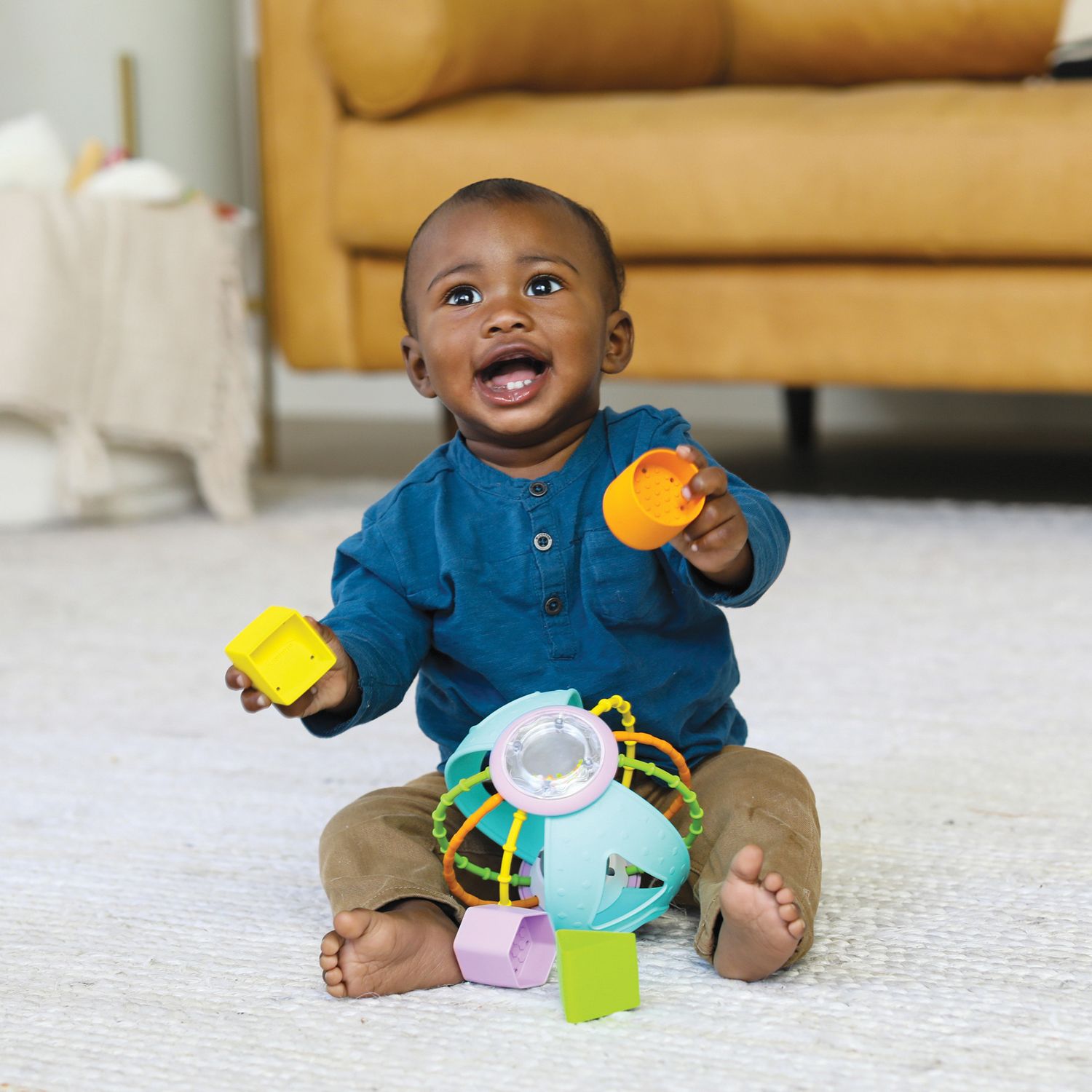 Palla attività con formine - sviluppa motricità e coordinazione - colori vivaci - da 6 mesi - b-kids - B-KIDS