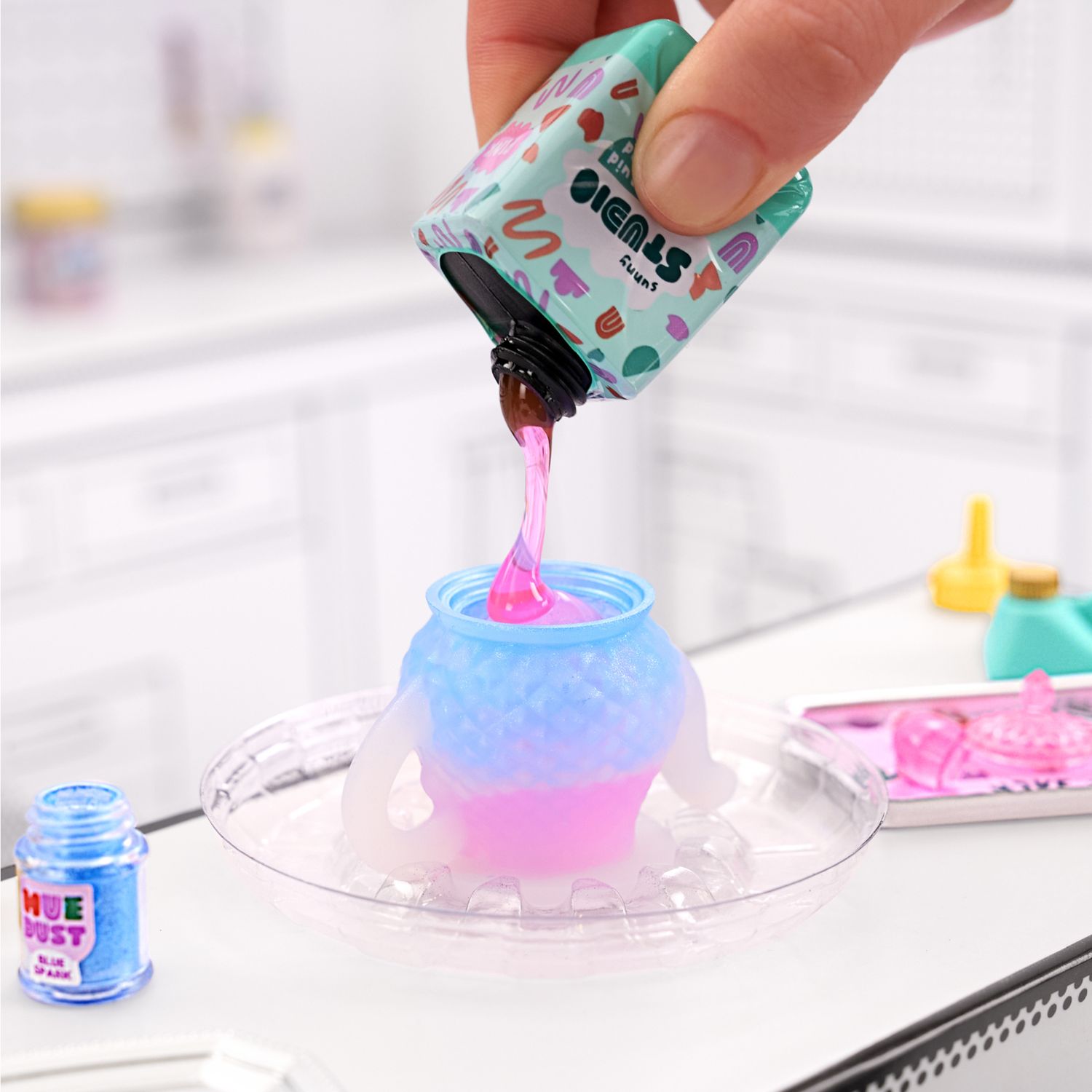 Mga’s miniverse make it mini lifestyle s2 - mini oggetti da collezione sorpresa, fai da te in resina: teiere, tazze, candele, vasi, 8+ - MINIVERSE MGA